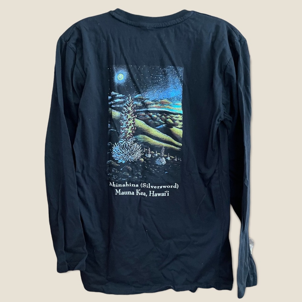 District Threads Mauna Kea Hawaii Long sleeve Unisex Graphic Tee Size Small